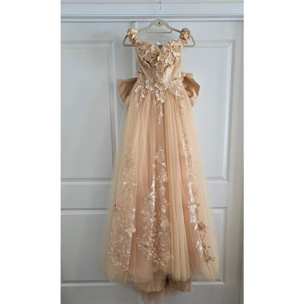 Champagne 3D Floral Quinceañera Ball Gown Lace Beaded Off Shoulder Dress Size 00 - Picture 3 of 6